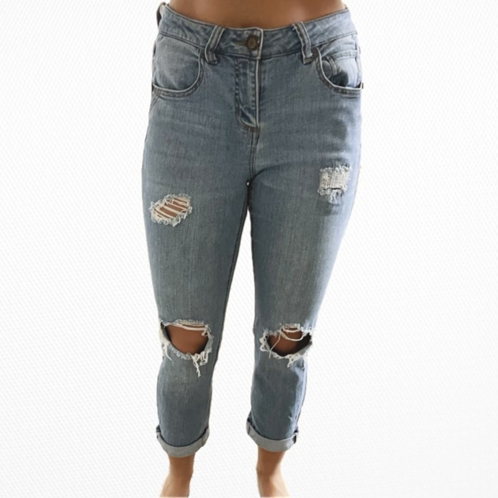 Ripped blue jeans size 6